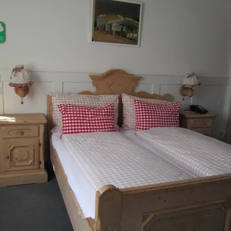 Мини-отель Baeren Hotel, The Bear 3*