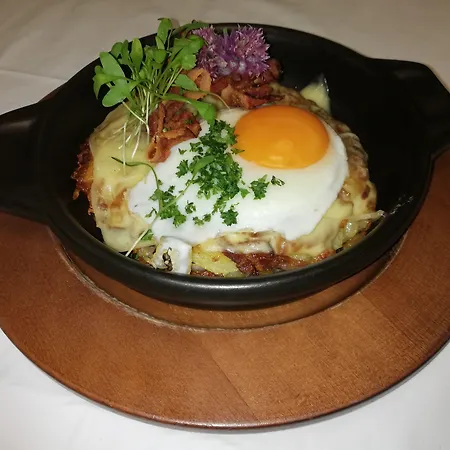 Zajazd Baeren Hotel, The Bear