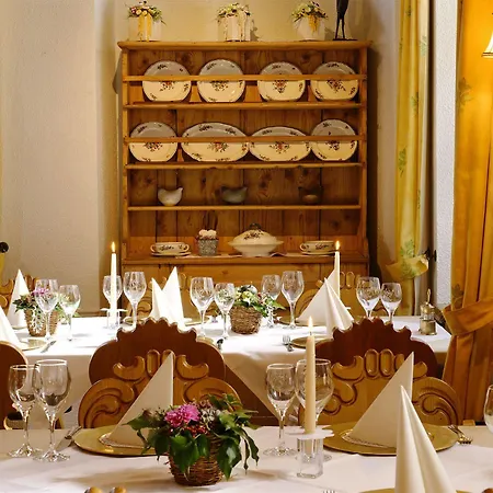 Baeren Hotel, The Bear 3*