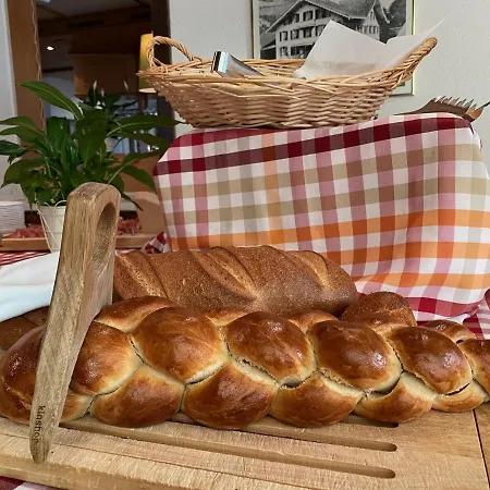 Baeren Hotel, The Bear 3*